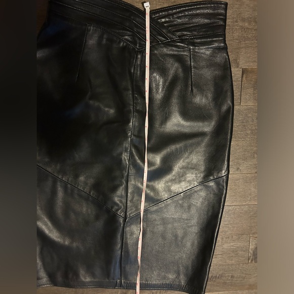 Danier vintage leather skirt - Picture 7 of 7